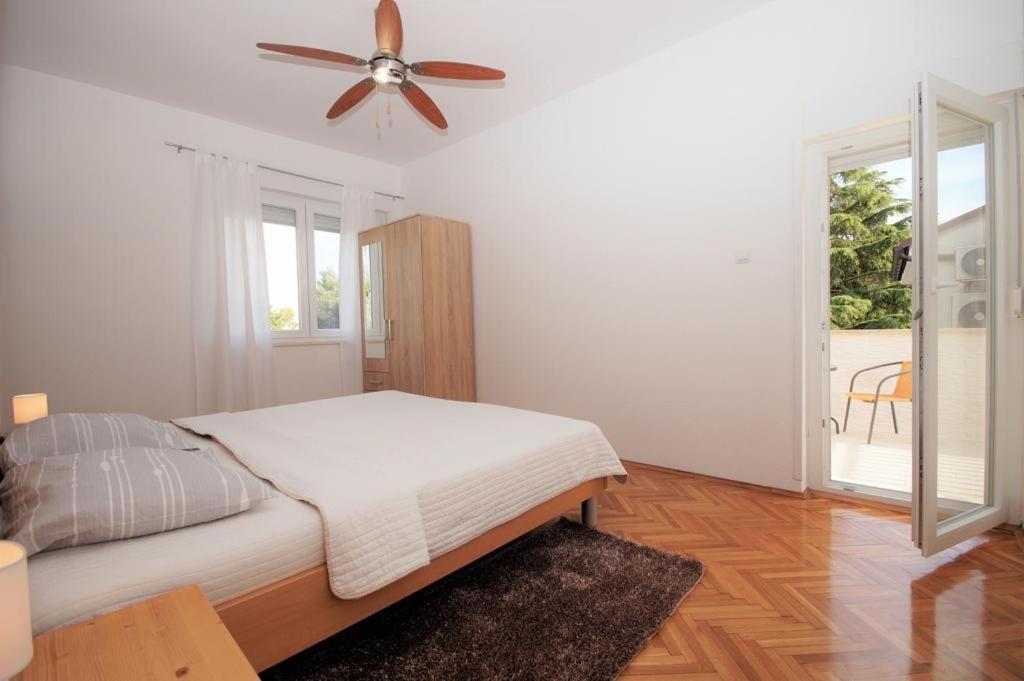 Apartment Deni Pula Exterior photo