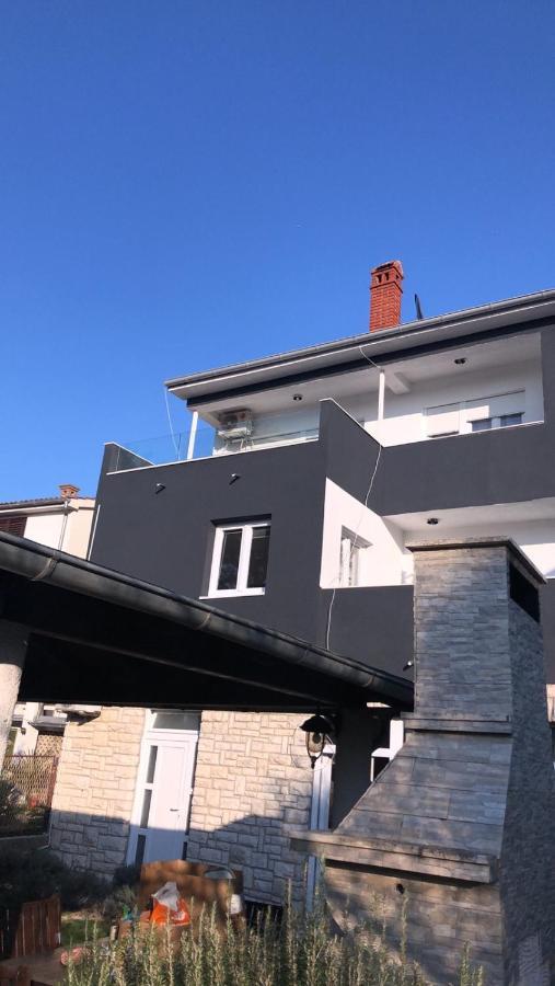 Apartment Deni Pula Exterior photo